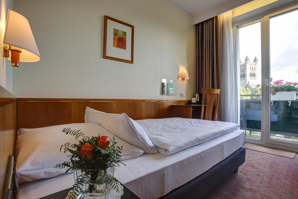 Trip Inn Hotel Esplanade, Duesseldorf Zewnętrze zdjęcie
